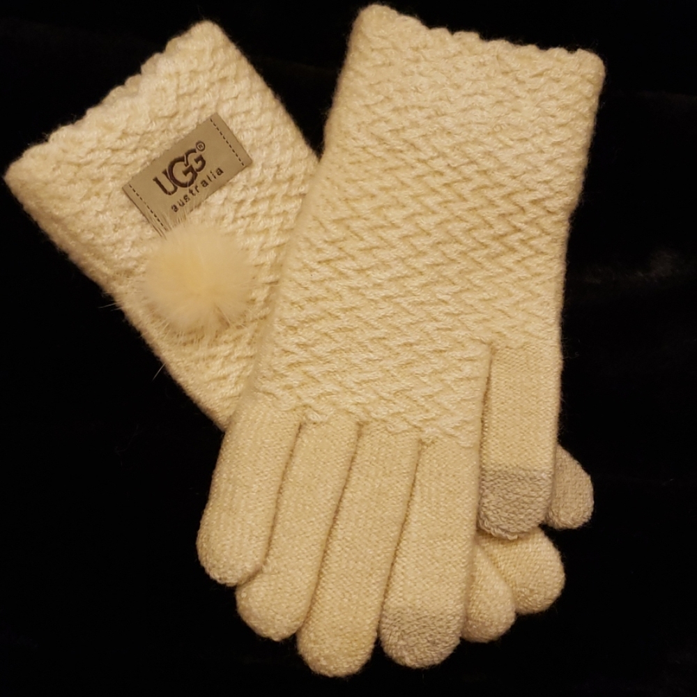 UGG HAT AND INFINITY SCARF, GLOVES SET NEW - Picture 6 of 7